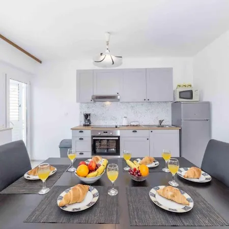 Adriatic Heart Luxury - Six Bedroom With Sea View House Appartamento Pirovac