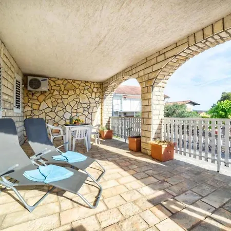 Appartamento Adriatic Heart Luxury - Six Bedroom With Sea View House Pirovac
